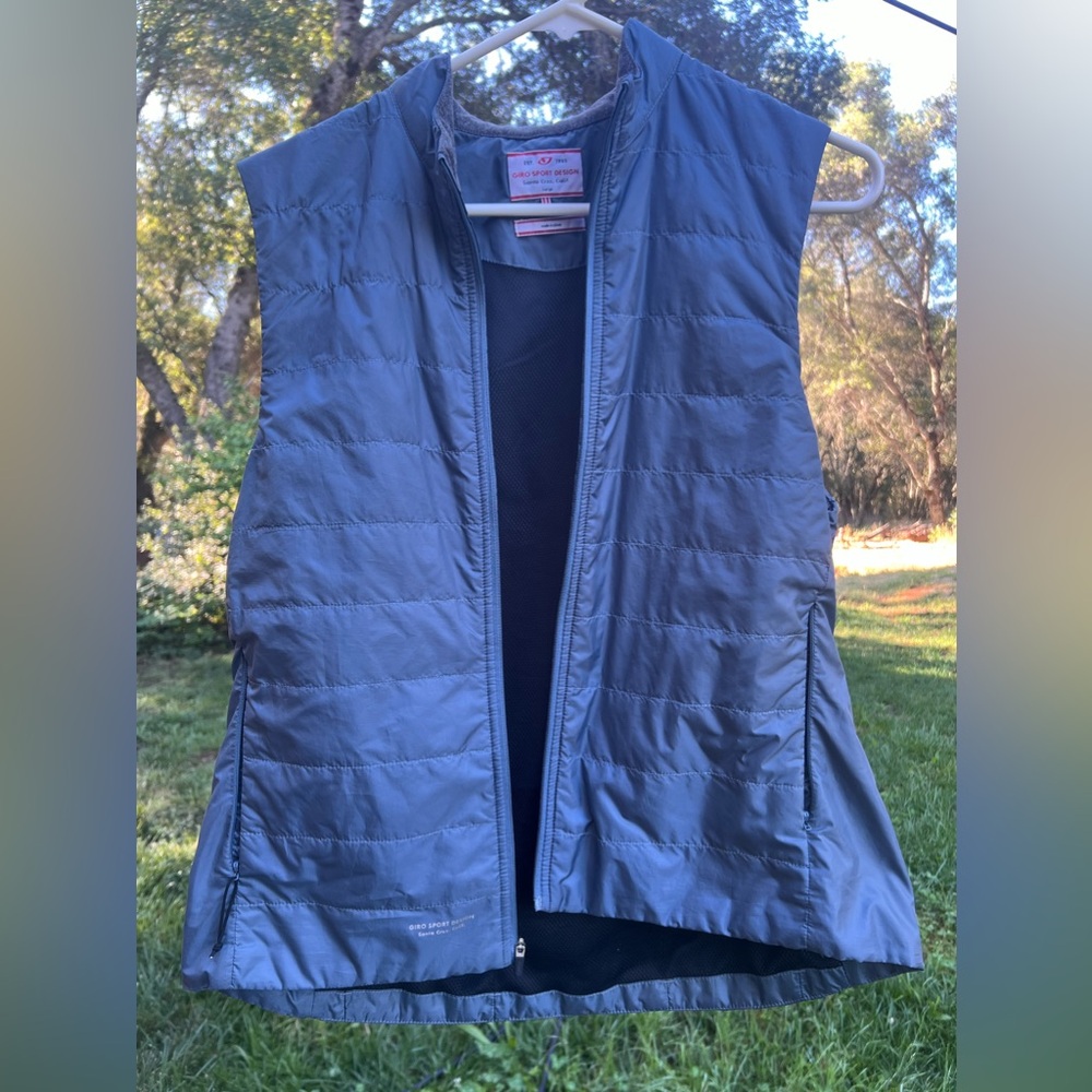 Gently used Giro Sport Design light puffer insulated vest.